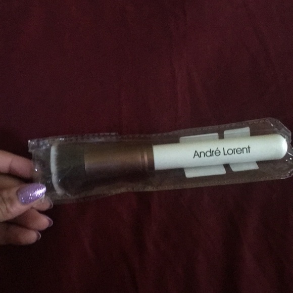 André Lorent Long Handle Foundation Brush - Picture 2 of 3